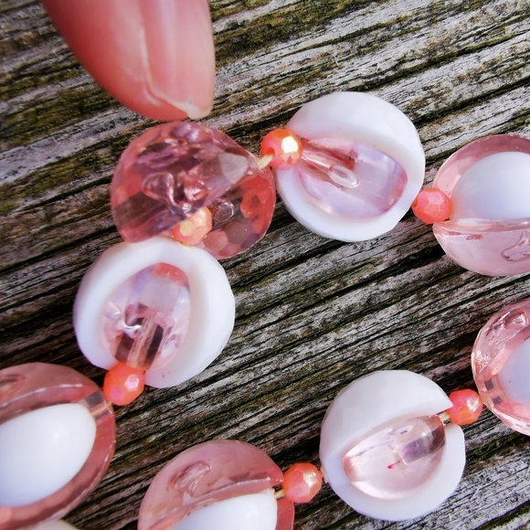 Vintage White and Pink Plastic Bead Necklace and Clip On Earrings - Picture 9 of 16